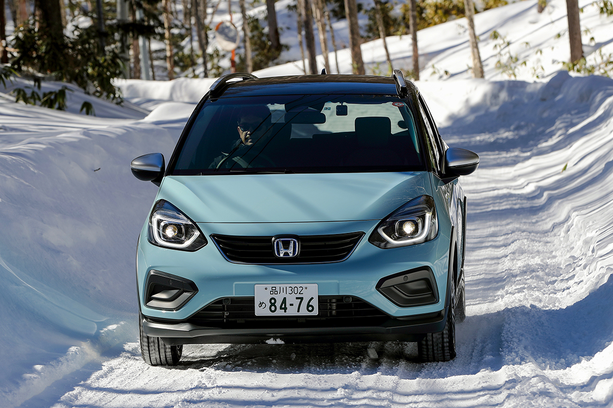 ホンダ フィットe Hevで採用されるビスカスカップリング式4wdは 駆動力が滑らかに増減し雪道 でも走行安定性を向上させるメリットを備える 話題を先取り 新型車解説22 Mota