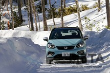 ホンダ フィット e：HEVクロスター