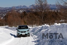 ホンダ フィット e：HEVクロスター