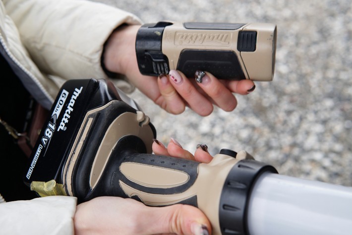 LEDライト類もマキタをチョイス。なお、スノーピークとのコラボシリーズを真似て、ベージュに塗装