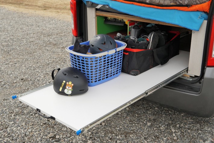 棚を奥までしっかり活用できるほか、最奥部にあるエアコンの吹出し口を使った衣類乾燥もできるそう