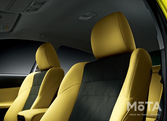 シートにも黄色が採用される