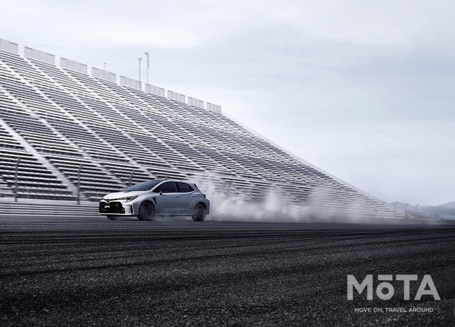 限界領域でも安全にコントロールできる4WDシステムを搭載