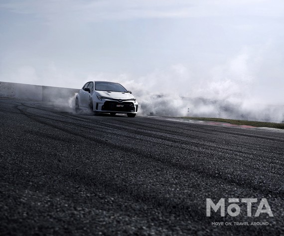 トヨタ GRカローラ