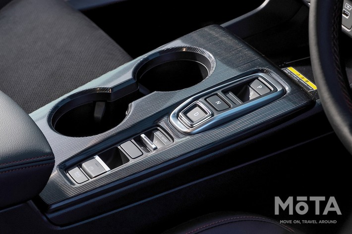 ボタン式のシフトセレクターとドライブモード