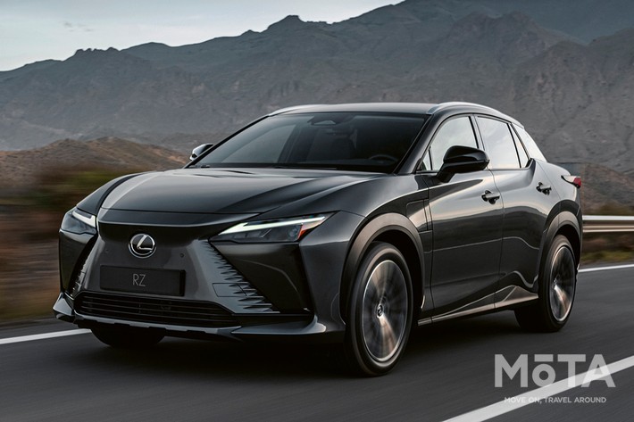 レクサス、新型バッテリーEV「RZ」を世界初公開┃一充電走行距離は約450kmで、デザインは塊感のある「スピンドルボディ」へ進化