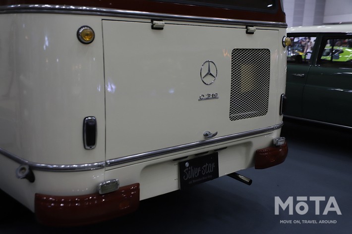 リアにはクーラー用のエンジンを積んでいた