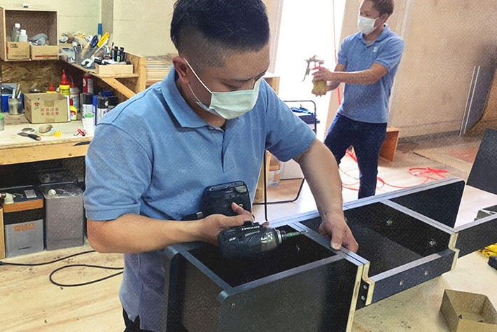 クオリティの高いパーツを自社生産し、ハイエースに精通したプロが作業を行っています