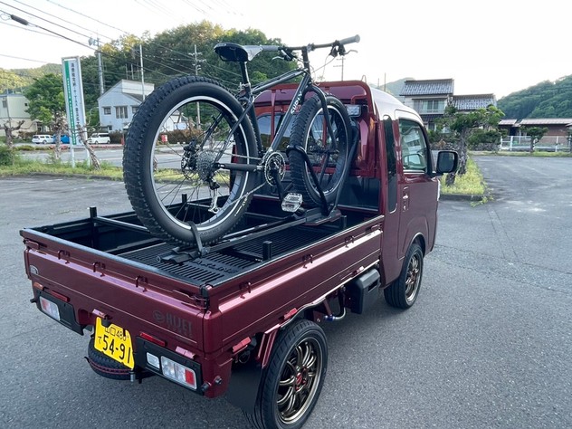 但東自動車 J-tanto／トラレール（画像は自転車を積載したイメージ）