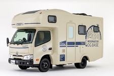 室内がログハウスのようなキャンピングカー！ TRIPシリーズの最新キャブコン「Drtve TRIP LOGBASE（ダルビィ・トリップ・ログベース）」／ダイレクトカーズ【Vol.22】