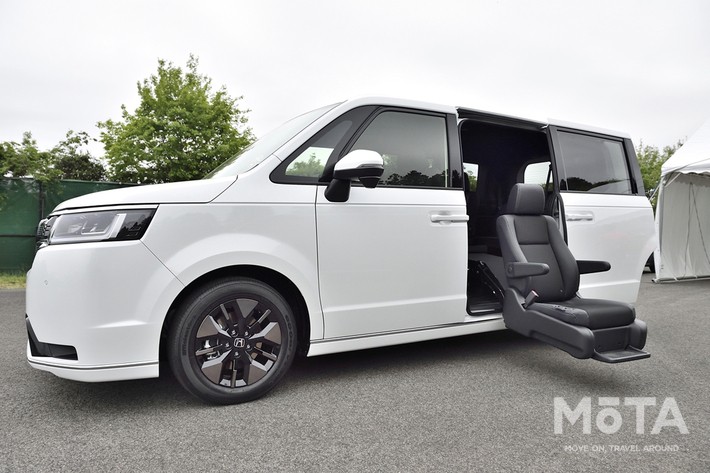 サイドリフトアップシート車