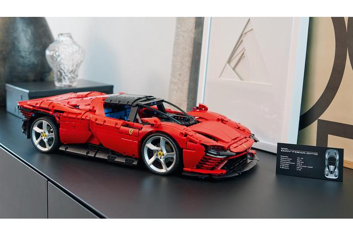 フェラーリの最新マスターピースが大人レゴで登場　レゴ(R) テクニック フェラーリ Daytona SP3　2022年6月1日（水）販売開始