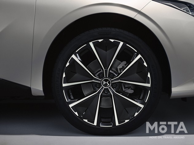 DSオートモビル DS4 E-TENSE