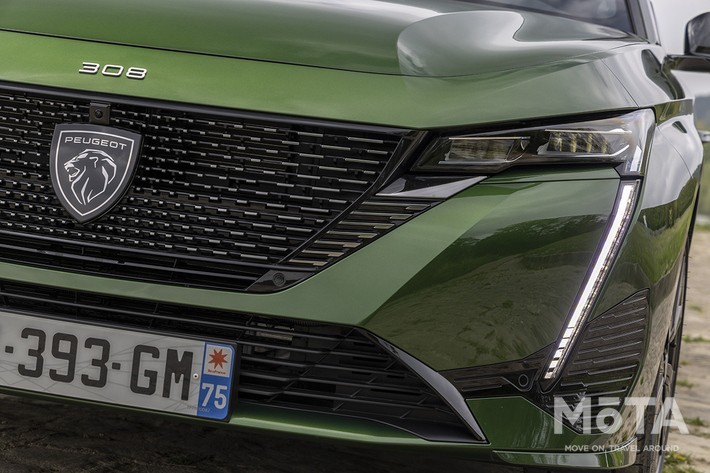 新型308には新たなプジョーデザインが採用されている