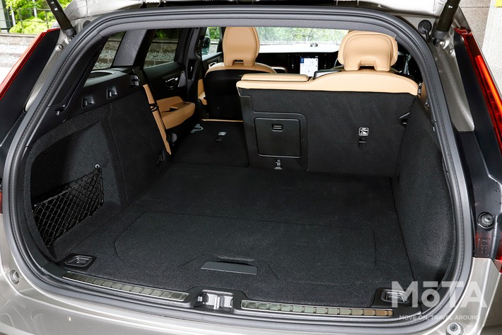 ボルボ V60 Recharge Plug-in hybrid T6 AWD Inscription