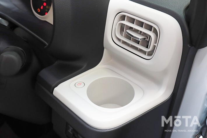 ダイハツ ムーヴキャンバス（ストライプス）