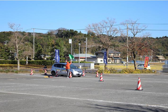 Jaf千葉 初 ａｅｏｎモール屋上で自動車競技 業界先取り 業界ニュース 自動車ニュース22国産車から輸入車まで Mota