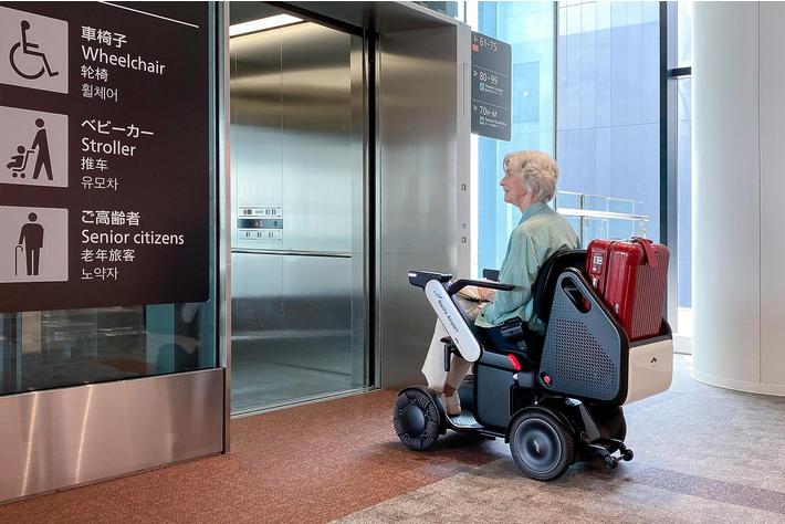 世界初！成田空港第2旅客ターミナルで「WHILL自動運転モビリティサービス」とエレベーターが連携した階層移動の実証実験が開始
