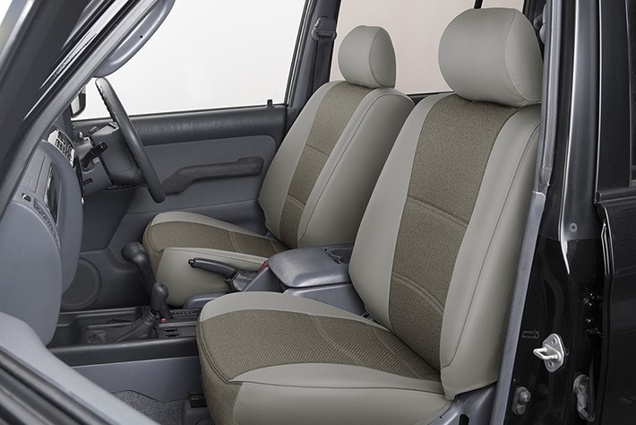 レザーとファブリックのコンビ。写真はグレーレザーxグレーファブリック