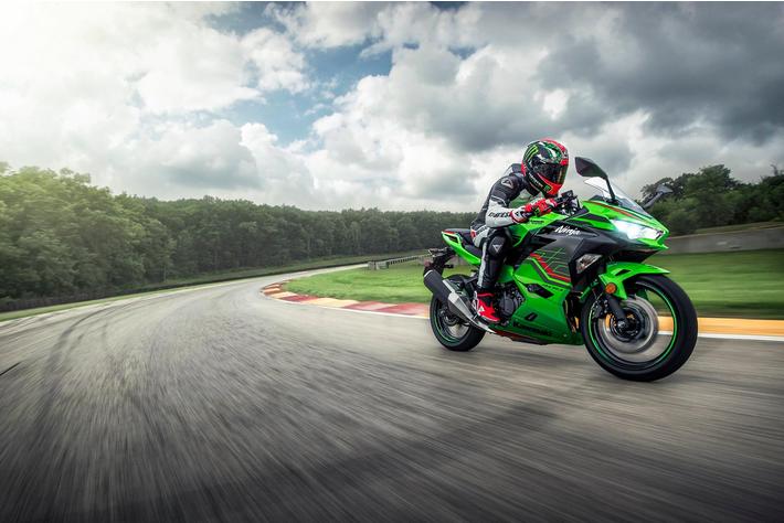 カワサキから「Ninja 400シリーズ」「Z400」NEWグラフィックが
