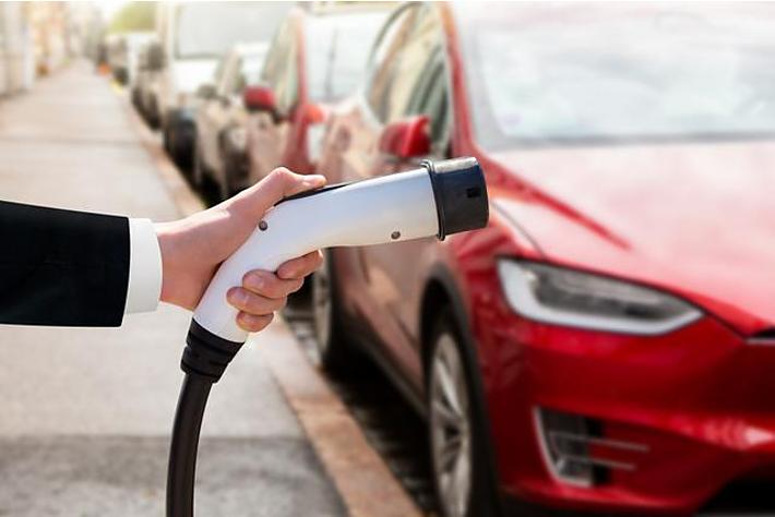 購入したい電気自動車メーカー人気ランキング3位はテスラ、1位に輝いたのは・・・
