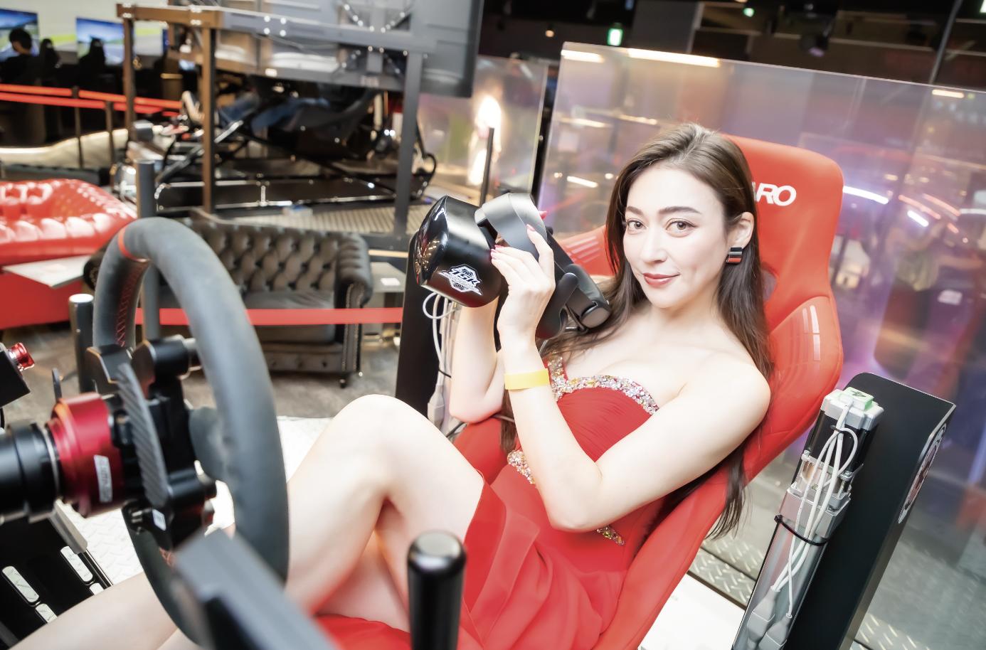 初コラボが実現！】美しすぎるレーシングドライバー「塚本ナナミ