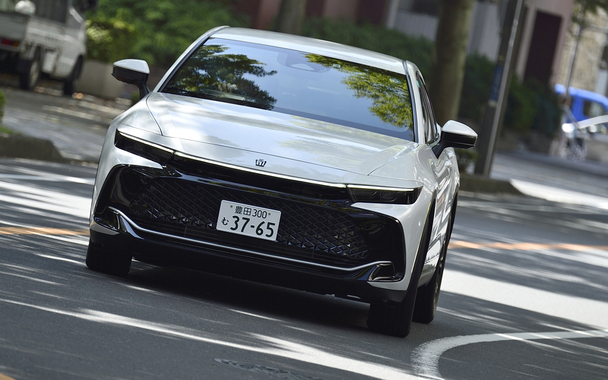 新型クラウンクロスオーバーはセダンとsuvの中間的な存在 同門ハリアーと比べて分かった新型クラウンクロスオーバーの特徴と欠点とは 話題を先取り 新型 車解説22 Mota 新型クラウンクロスオーバーはセダンとsuvの中間的な存在 同門ハリアーと比べて分かった新型クラウンクロスオーバーの特徴と欠点とは 話題を先取り 新型 車解説22 Mota