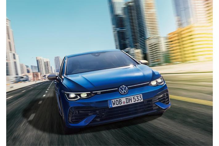 フォルクスワーゲン　新型「Golf R」「Golf R Variant」発表