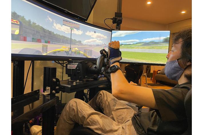 車椅子ユーザーに本格的なレーシング体験を。テクノツール株式会社が入力支援技術を応用したレーシングシミュレーター体験会を開催