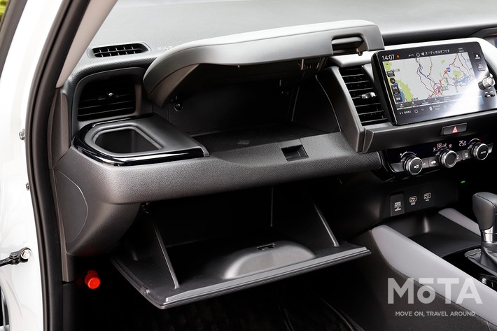 ホンダ フィット e:HEV RS（ボディカラー：プレミアムサンライトホワイト・パール）