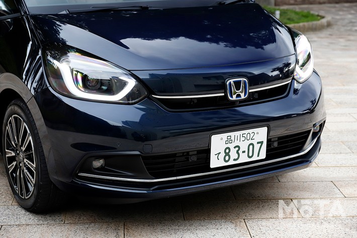 ホンダ フィット e:HEV LUXE（ボディカラー：ミッドナイトブルービーム・メタリック）