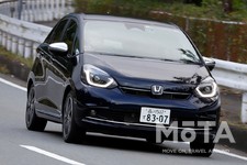 ホンダ フィット e:HEV LUXE（ボディカラー：ミッドナイトブルービーム・メタリック）