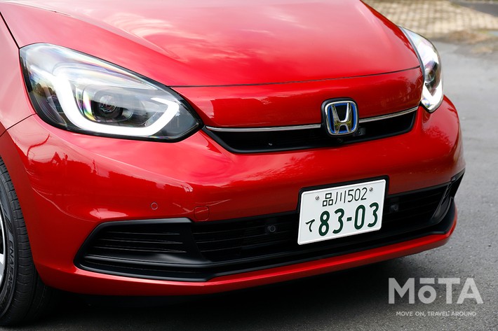 ホンダ フィット e:HEV HOME（ボディカラー：プレミアム クリスタルレッド・メタリック）