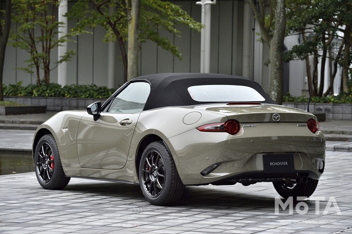 マツダ ロードスター ジルコンサンドメタリック(2022年)