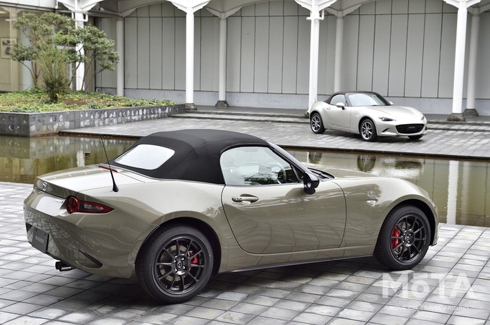 マツダ ロードスター ジルコンサンドメタリック ブラウントップ(2022年)