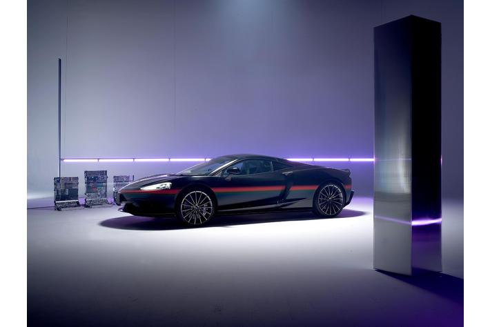 「McLAREN GT x YOSHIROTTEN」アートコラボレーション を発表