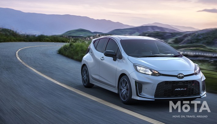 新型アクア GR SPORTの走行イメージ