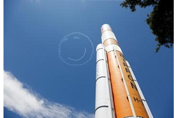 埼玉県の上空11箇所にニコちゃんマークを描く『Fly for ALL #大空を見上げよう』フライト～大空見上げて笑顔になろう。エアレース・パイロット室屋義秀選手が飛行！～