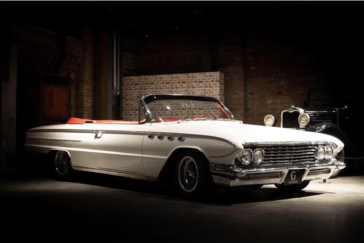 赤レンガ倉庫でクラシックカーに乗車!12月24日(土)・12月25日(日)の