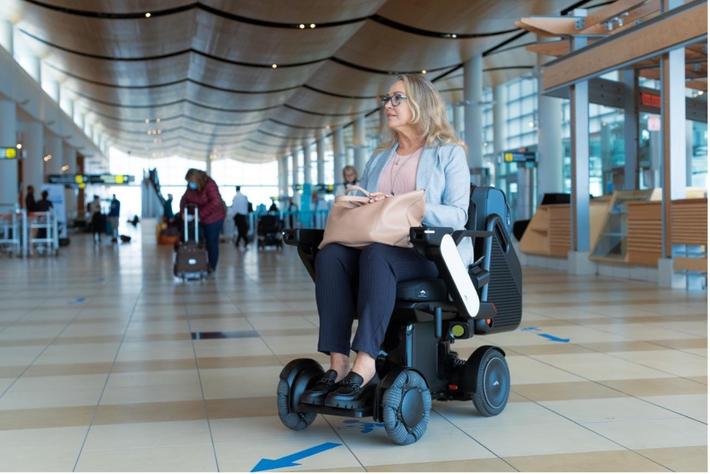 国外空港初！ウィニペグ国際空港でWHILL自動運転サービスが実用化
