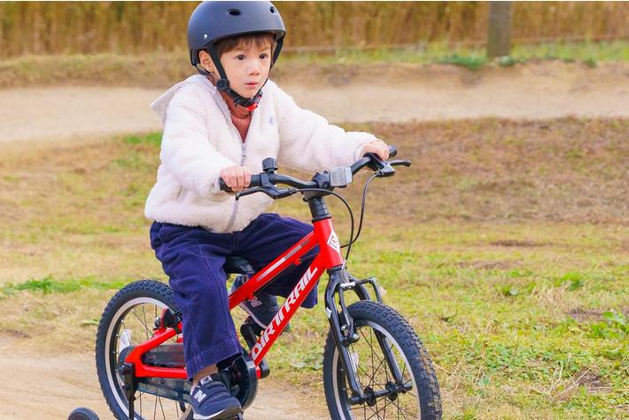 まるで本格MTB！超軽量キッズスポーツバイクDIRTRAIL KIDS(ダー