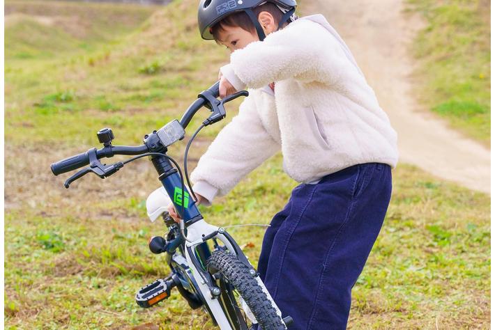 まるで本格MTB!超軽量キッズスポーツバイクDIRTRAIL KIDS(ダー まるで本格MTB!超軽量キッズスポーツバイクDIRTRAIL KIDS(ダー