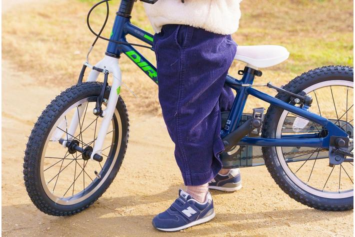 まるで本格MTB！超軽量キッズスポーツバイクDIRTRAIL KIDS(ダー