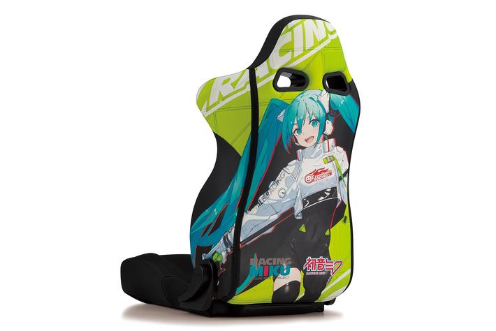 BRIDEとグッドスマイルレーシングがスポーツシートでコラボ