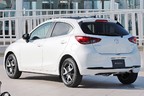 マツダ MAZDA2 15 BD（ボディカラー：スノーフレークホワイトパールマイカ）