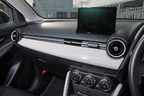 マツダ MAZDA2 15 BD（ボディカラー：スノーフレークホワイトパールマイカ）