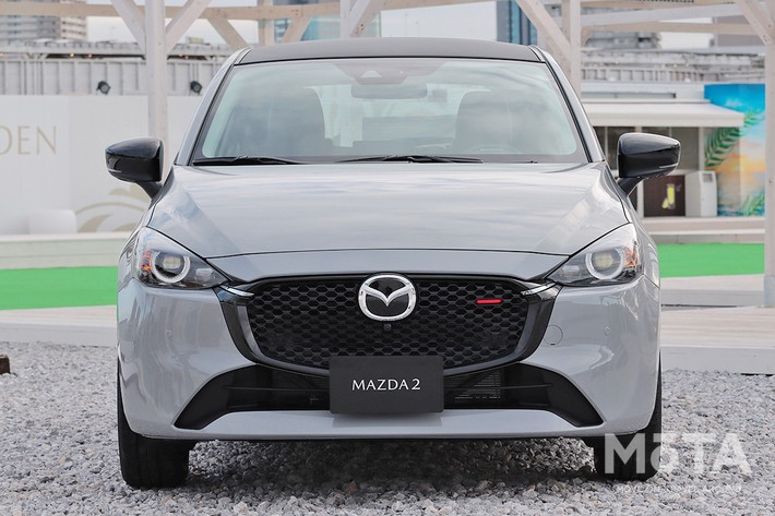 マツダ MAZDA2 XD SPORT+（ボディカラー：エアログレーメタリック）