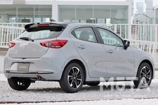 マツダ MAZDA2 XD SPORT+（ボディカラー：エアログレーメタリック）