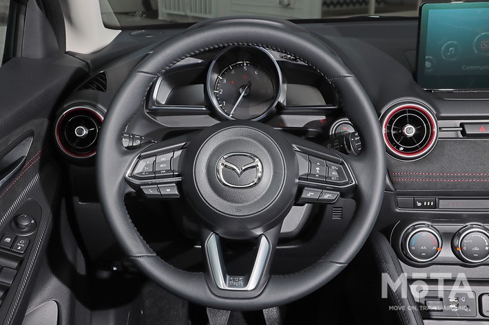 マツダ MAZDA2 XD SPORT+（ボディカラー：エアログレーメタリック）