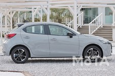 マツダ MAZDA2 XD SPORT+（ボディカラー：エアログレーメタリック）